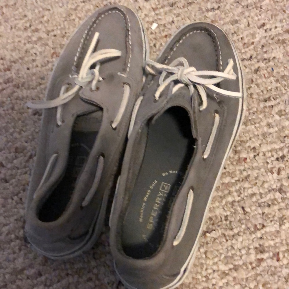 Grey sperrys